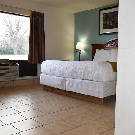 American Best Inn By Oyo I-35 Perry Near Lake Mcmurtry ภายนอก รูปภาพ