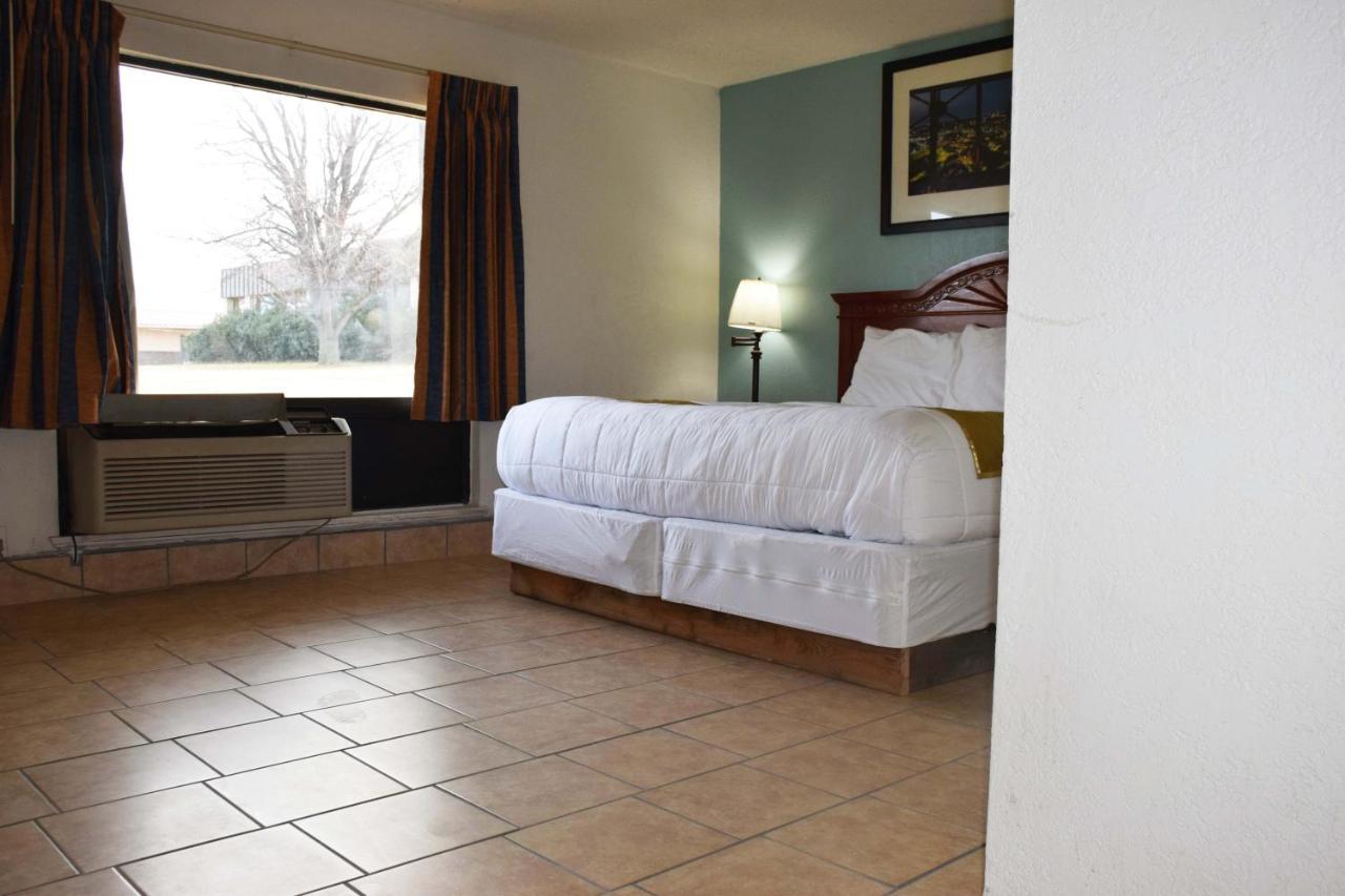 American Best Inn By Oyo I-35 Perry Near Lake Mcmurtry ภายนอก รูปภาพ