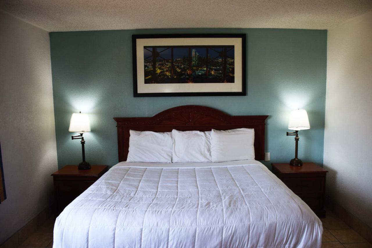 American Best Inn By Oyo I-35 Perry Near Lake Mcmurtry ภายนอก รูปภาพ